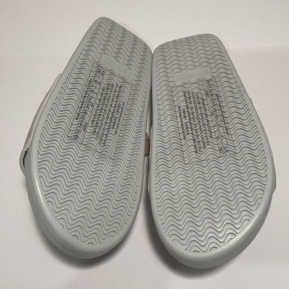 Nwt Pink Victoria’s Secrets slides - Picture 2 of 2